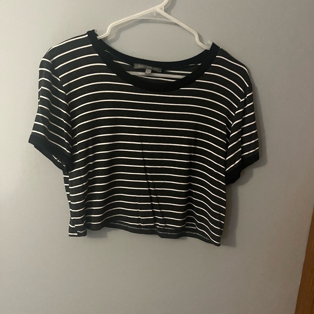 Dark grey stripped cropped tshirt
